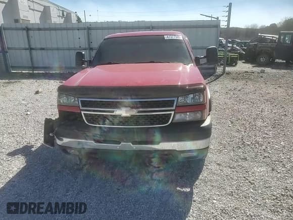 ✅ 2006 Chevrolet Silverado 2500HD LT2 • VIN: 1GCHK23D66F157528 • Lot: 47377505. Wystawiony na Copart z przebiegiem 209 391 mil. Bezpłatny archiwum sprzedaży aukcyjnych z USA i szczegółowy raport historii pojazdu na DreamBid. Zdjęcie 11.