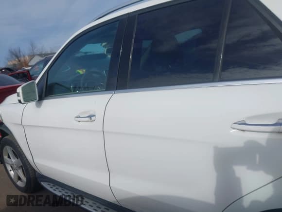 ✅ 2016 Mercedes-Benz GLE 350 • VIN: 4JGDA5HB4GA693138 • Lot: 43735650. Listed on IAAI with 158,247 mi. Free auction sales archive from the USA and detailed vehicle history report at DreamBid. Image 15.