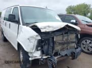 ✅ 2015 Chevrolet Express Cargo • VIN: 1GCWGFCF8F1259699 • Lot: 43047426. Wystawiony na IAAI z przebiegiem 354 630 mil. Bezpłatny archiwum sprzedaży aukcyjnych z USA i szczegółowy raport historii pojazdu na DreamBid. Zdjęcie 6.