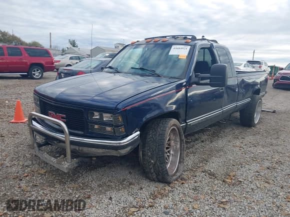 ✅ 1998 GMC Sierra 2500 • VIN: 1GTGC29JXWE537502 • Lot: 43684921. Wystawiony na IAAI z przebiegiem 94 021 mil. Bezpłatny archiwum sprzedaży aukcyjnych z USA i szczegółowy raport historii pojazdu na DreamBid. Zdjęcie 2.