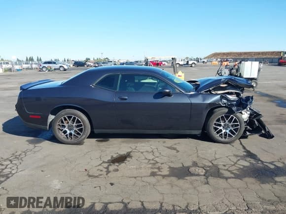 ✅ 2018 Dodge Challenger SXT Plus • VIN: 2C3CDZAG5JH123876 • Lot: 43400002. Wystawiony na IAAI z przebiegiem 168 947 mil. Bezpłatny archiwum sprzedaży aukcyjnych z USA i szczegółowy raport historii pojazdu na DreamBid. Zdjęcie 14.