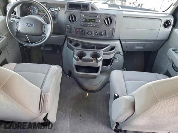 ✅ 2012 Ford Econoline Passenger XLT • VIN: 1FBNE3BL3CDA93632 • Lot: 91743565. Wystawiony na Copart z przebiegiem 37 010 mil. Bezpłatny archiwum sprzedaży aukcyjnych z USA i szczegółowy raport historii pojazdu na DreamBid. Zdjęcie 8.