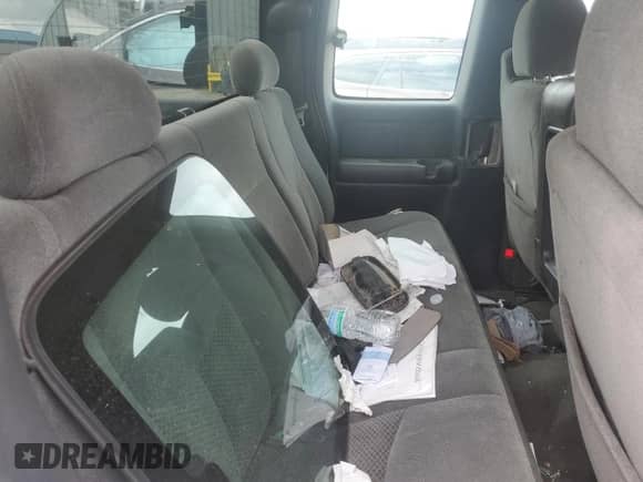 2004 Chevrolet Silverado 1500 Z71 z VIN 2GCEK19T841126510, wystawiony jako Copart lot #71036485 z przebiegiem 217 529 mil mil oraz Szkoda całkowita • Salvage title. Historia ofert i sprzedaży dostępna na DreamBid. Obrazek 10.