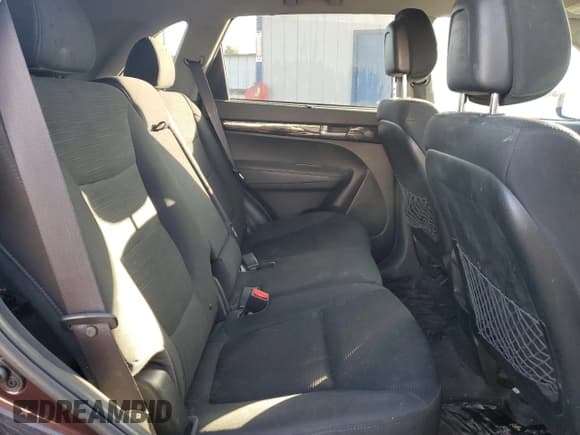 ✅ 2014 Kia Sorento LX • VIN: 5XYKTCA68EG446757 • Lot: 81235625. Wystawiony na Copart z przebiegiem 216 431 mil. Bezpłatny archiwum sprzedaży aukcyjnych z USA i szczegółowy raport historii pojazdu na DreamBid. Zdjęcie 11.