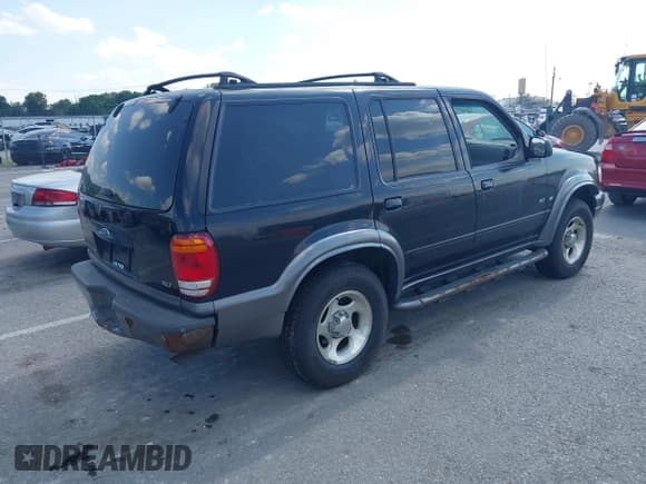 ✅ 2000 Ford Explorer XLT • VIN: 1FMZU83P7YZB43162 • Lot: 42806675. Wystawiony na IAAI z przebiegiem 141 892 mil. Bezpłatny archiwum sprzedaży aukcyjnych z USA i szczegółowy raport historii pojazdu na DreamBid. Zdjęcie 4.