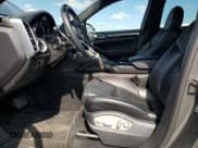✅ 2016 Porsche Cayenne • VIN: WP1AA2A26GKA10297 • Lot: 70639895. Wystawiony na Copart z przebiegiem 32 763 mil. Bezpłatny archiwum sprzedaży aukcyjnych z USA i szczegółowy raport historii pojazdu na DreamBid. Zdjęcie 7.
