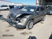 ✅ 2018 Jeep Cherokee Latitude • VIN: 1C4PJLCB2JD573390 • Lot: 43583916. Wystawiony na IAAI z przebiegiem 116 699 mil. Bezpłatny archiwum sprzedaży aukcyjnych z USA i szczegółowy raport historii pojazdu na DreamBid. Zdjęcie 2.