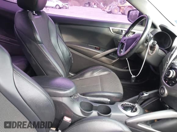 ✅ 2013 Hyundai Veloster w/Black Int • VIN: KMHTC6ADXDU094407 • Lot: 41605155. Wystawiony na IAAI z przebiegiem 137 080 mil. Bezpłatny archiwum sprzedaży aukcyjnych z USA i szczegółowy raport historii pojazdu na DreamBid. Zdjęcie 5.