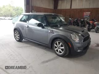 ✅ 2010 MINI Hardtop S • VIN: WMWMF7C52ATX41201 • Lot: 43229036. Wystawiony na IAAI z przebiegiem 52 853 mil. Bezpłatny archiwum sprzedaży aukcyjnych z USA i szczegółowy raport historii pojazdu na DreamBid. Zdjęcie 1.