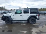 ✅ 2022 Jeep Wrangler Unlimited Sport S • VIN: 1C4HJXDG3NW155467 • Lot: 41638650. Wystawiony na IAAI z przebiegiem 22 698 mil. Bezpłatny archiwum sprzedaży aukcyjnych z USA i szczegółowy raport historii pojazdu na DreamBid. Zdjęcie 14.