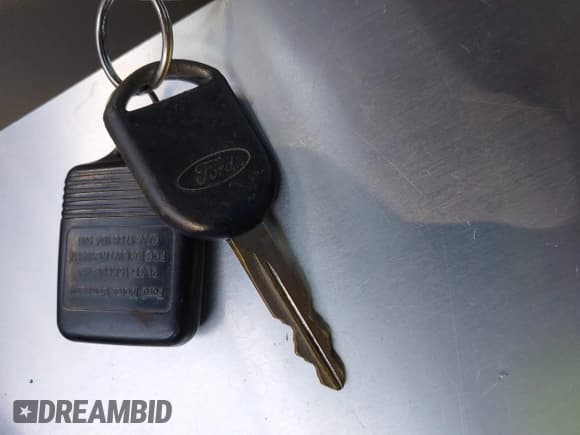 ✅ 2005 Ford F-150 XLT • VIN: 1FTPX12535NA68134 • Lot: 43159106. Listed on IAAI with 155,916 mi. Free auction sales archive from the USA and detailed vehicle history report at DreamBid. Image 11.