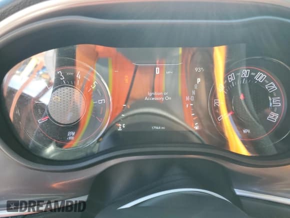 ✅ 2022 Dodge Challenger SXT • VIN: 2C3CDZAG1NH117594 • Lot: 70710704. Wystawiony na Copart z przebiegiem 17 964 mil. Bezpłatny archiwum sprzedaży aukcyjnych z USA i szczegółowy raport historii pojazdu na DreamBid. Zdjęcie 9.