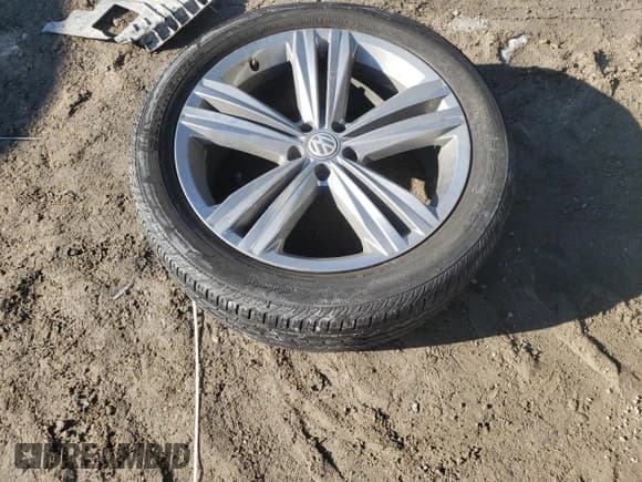 ✅ 2018 Volkswagen Atlas SE • VIN: 1V2FR2CA6JC584015 • Лот: 42130835. Опубликован ранее на Copart с пробегом 130 598 миль. Бесплатный доступ к архиву аукционных продаж из США и подробный отчёт об истории автомобиля на DreamBid. Изображение 15.