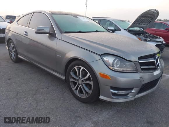 ✅ 2012 Mercedes-Benz C 250 • VIN: WDDGJ4HB1CF751432 • Lot: 43548527. Wystawiony na IAAI z przebiegiem 102 905 mil. Bezpłatny archiwum sprzedaży aukcyjnych z USA i szczegółowy raport historii pojazdu na DreamBid. Zdjęcie 1.