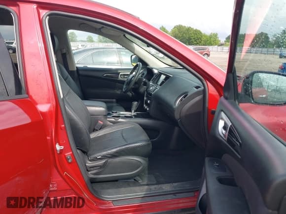 ✅ 2017 Nissan Pathfinder SL • VIN: 5N1DR2MM0HC624662 • Lot: 42117517. Wystawiony na IAAI z przebiegiem 127 094 mil. Bezpłatny archiwum sprzedaży aukcyjnych z USA i szczegółowy raport historii pojazdu na DreamBid. Zdjęcie 5.