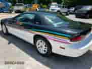 1993 Chevrolet Camaro Z28 z VIN 2G1FP22P3P2106343, wystawiony jako Copart lot #91617615 z przebiegiem 32 035 mil mil oraz Czysty tytuł • Clean title. Historia ofert i sprzedaży dostępna na DreamBid. Obrazek 3.