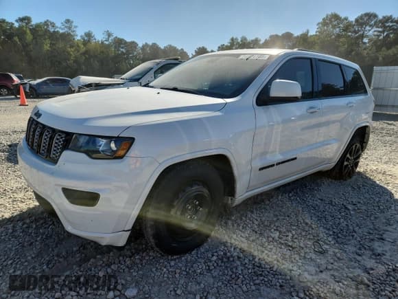 ✅ 2019 Jeep Grand Cherokee Altitude • VIN: 1C4RJEAG4KC731853 • Lot: 84924105. Listed on Copart with 95,100 mi. Free auction sales archive from the USA and detailed vehicle history report at DreamBid. Image 1.