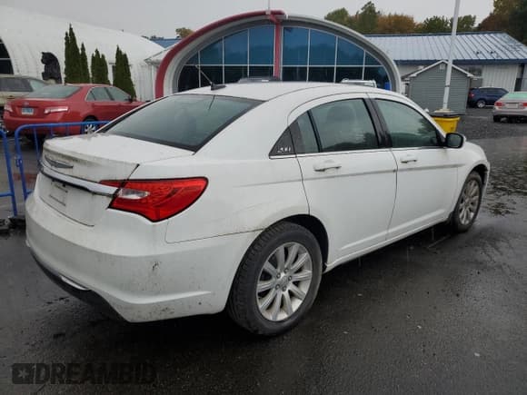 ✅ 2013 Chrysler 200 Touring • VIN: 1C3CCBBB9DN726449 • Lot: 93085205. Wystawiony na Copart z przebiegiem 154 508 mil. Bezpłatny archiwum sprzedaży aukcyjnych z USA i szczegółowy raport historii pojazdu na DreamBid. Zdjęcie 3.