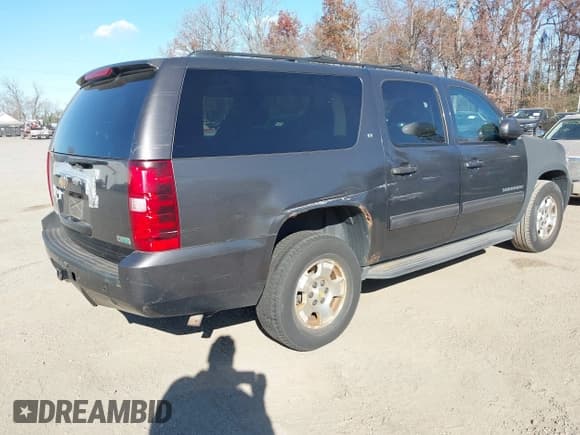 ✅ 2010 Chevrolet Suburban LT • VIN: 1GNUKJE37AR236217 • Lot: 43683590. Listed on IAAI with 188,571 mi. Free auction sales archive from the USA and detailed vehicle history report at DreamBid. Image 4.