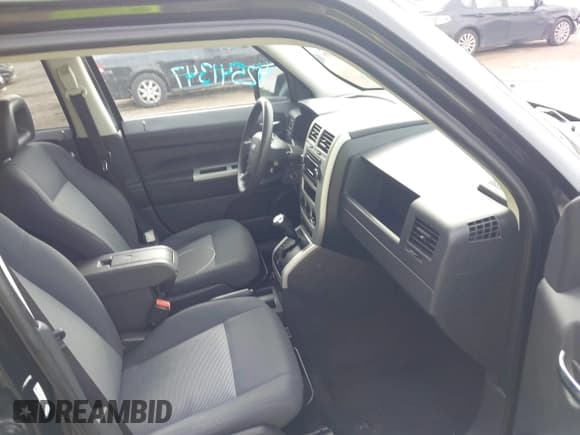 ✅ 2008 Jeep Patriot Sport • VIN: 1J8FT28W18D732298 • Lot: 42541347. Listed on IAAI with 121,615 mi. Free auction sales archive from the USA and detailed vehicle history report at DreamBid. Image 5.