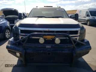 2011 Chevrolet Silverado 3500HD DRW LTZ с VIN 1GC4K1C81BF132820, выставлен на аукционе Copart как лот 71804524 с пробегом 267 399 миль миль и Чистый • Clean title. История ставок и продаж доступна на DreamBid. Изображение 5.