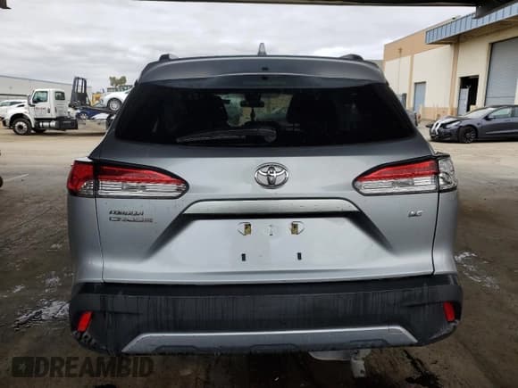 ✅ 2022 Toyota Corolla Cross LE • VIN: 7MUCAAAG4NV001254 • Lot: 70251465. Listed on Copart with 47,164 mi. Free auction sales archive from the USA and detailed vehicle history report at DreamBid. Image 6.