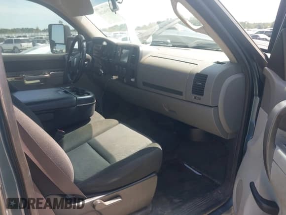 ✅ 2011 Chevrolet Silverado 2500HD Work Truck • VIN: 1GC2CVCG8BZ288161 • Лот: 43196216. Опубликован ранее на IAAI с пробегом 316 982 миль. Бесплатный доступ к архиву аукционных продаж из США и подробный отчёт об истории автомобиля на DreamBid. Изображение 5.