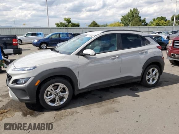 ✅ 2022 Hyundai Kona SEL • VIN: KM8K6CAB6NU910630 • Лот: 67076443. Опубликован ранее на Copart с пробегом 11 220 миль. Бесплатный доступ к архиву аукционных продаж из США и подробный отчёт об истории автомобиля на DreamBid. Изображение 1.