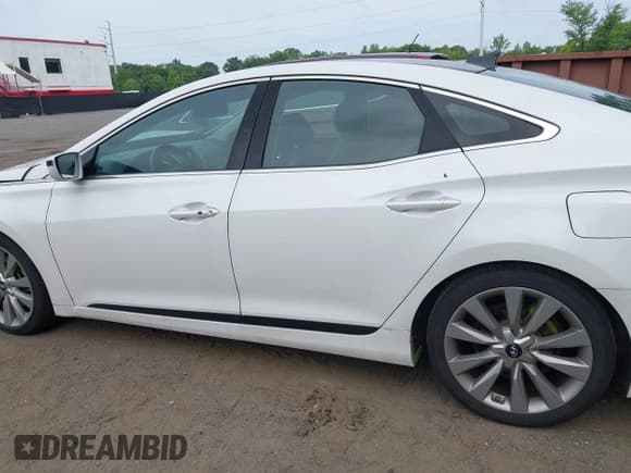 ✅ 2017 Hyundai Azera Limited • VIN: KMHFH4JG5HA572821 • Lot: 42449503. Listed on IAAI with 100,514 mi. Free auction sales archive from the USA and detailed vehicle history report at DreamBid. Image 14.