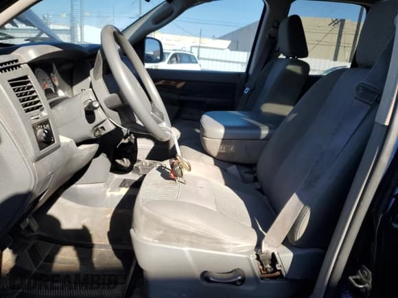 ✅ 2006 Dodge 1500 ST • VIN: 1D7HA18N26J209349 • Лот: 81704094. Опубликован ранее на Copart с пробегом 216 522 миль. Бесплатный доступ к архиву аукционных продаж из США и подробный отчёт об истории автомобиля на DreamBid. Изображение 7.