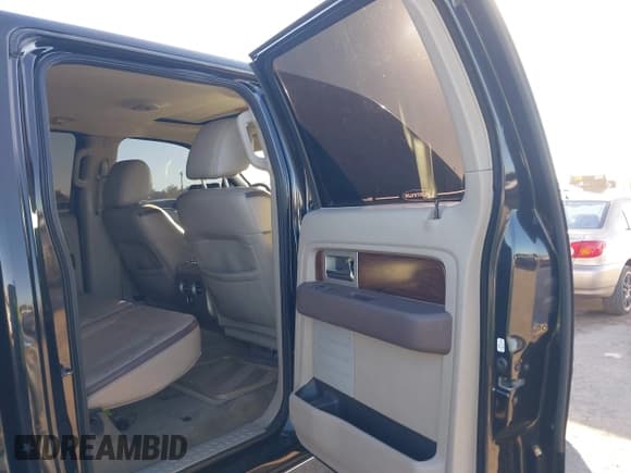 ✅ 2010 Ford F-150 XL • VIN: 1FTFW1CV3AFC56489 • Lot: 43645887. Wystawiony na IAAI z przebiegiem 167 245 mil. Bezpłatny archiwum sprzedaży aukcyjnych z USA i szczegółowy raport historii pojazdu na DreamBid. Zdjęcie 8.