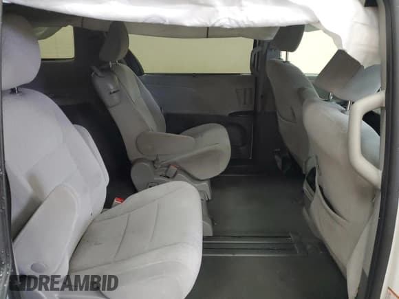 ✅ 2020 Toyota Sienna LE Auto Access Seat • VIN: 5TDKZ3DC6LS071824 • Lot: 55056285. Listed on Copart with 100,214 mi. Free auction sales archive from the USA and detailed vehicle history report at DreamBid. Image 11.