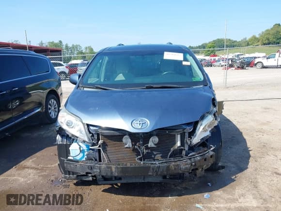 ✅ 2015 Toyota Sienna LE AAS • VIN: 5TDKK3DC0FS667195 • Lot: 40204612. Listed on IAAI with 101,620 mi. Free auction sales archive from the USA and detailed vehicle history report at DreamBid. Image 13.
