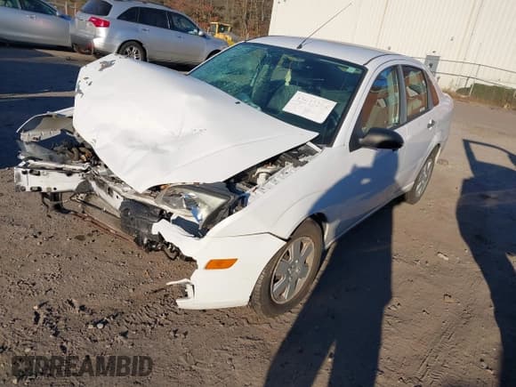 ✅ 2006 Ford Focus S • VIN: 1FAHP34N56W195224 • Lot: 43642226. Listed on IAAI with 102,371 mi. Free auction sales archive from the USA and detailed vehicle history report at DreamBid. Image 2.
