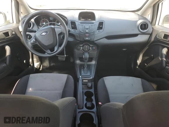 ✅ 2019 Ford Fiesta S • VIN: 3FADP4AJXKM129445 • Лот: 70015845. Опубликован ранее на Copart с пробегом 48 476 миль. Бесплатный доступ к архиву аукционных продаж из США и подробный отчёт об истории автомобиля на DreamBid. Изображение 8.