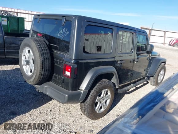 ✅ 2020 Jeep Wrangler Unlimited Sport S • VIN: 1C4HJXDN1LW230386 • Lot: 43690360. Wystawiony na IAAI z przebiegiem 116 585 mil. Bezpłatny archiwum sprzedaży aukcyjnych z USA i szczegółowy raport historii pojazdu na DreamBid. Zdjęcie 4.