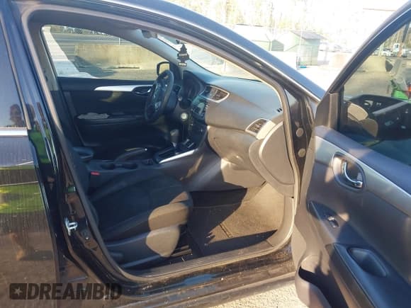 ✅ 2018 Nissan Sentra S • VIN: 3N1AB7AP1JY332736 • Lot: 43730535. Wystawiony na IAAI z przebiegiem 225 094 mil. Bezpłatny archiwum sprzedaży aukcyjnych z USA i szczegółowy raport historii pojazdu na DreamBid. Zdjęcie 5.