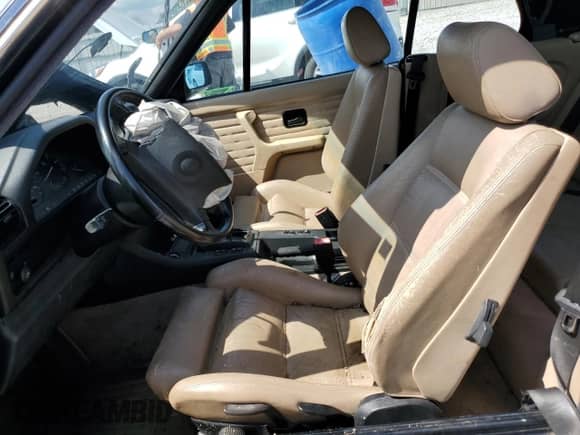 1992 BMW 3 Series z VIN WBABB2310NEC28108, wystawiony jako Copart lot #52196435 z przebiegiem 45 172 mil mil oraz Szkoda całkowita • Salvage title. Historia ofert i sprzedaży dostępna na DreamBid. Obrazek 7.