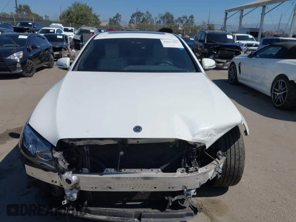 ✅ 2017 Mercedes-Benz E 300 Luxury • VIN: WDDZF4JB3HA257176 • Lot: 42837841. Wystawiony na IAAI z przebiegiem 98 830 mil. Bezpłatny archiwum sprzedaży aukcyjnych z USA i szczegółowy raport historii pojazdu na DreamBid. Zdjęcie 13.