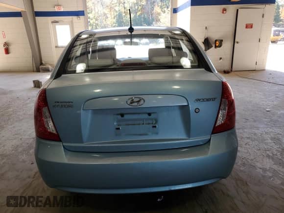 2010 Hyundai Accent GLS z VIN KMHCN4AC0AU503614, wystawiony jako Copart lot #77752774 z przebiegiem 76 532 mil mil oraz Czysty tytuł • Clean title. Historia ofert i sprzedaży dostępna na DreamBid. Obrazek 6.