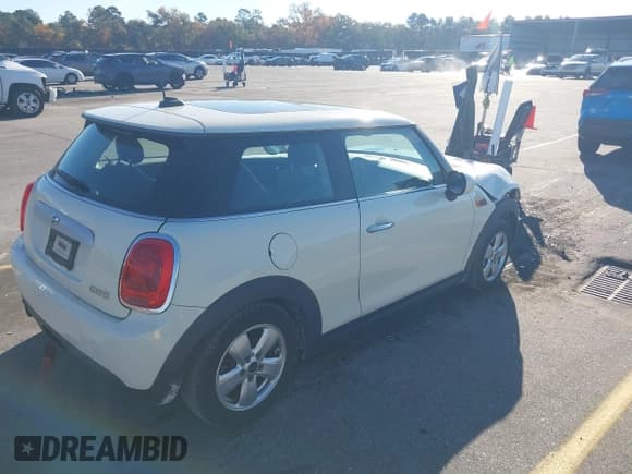 ✅ 2015 MINI Hardtop • VIN: WMWXM5C58F3A56864 • Лот: 43595666. Опубликован ранее на IAAI с пробегом 85 669 миль. Бесплатный доступ к архиву аукционных продаж из США и подробный отчёт об истории автомобиля на DreamBid. Изображение 4.