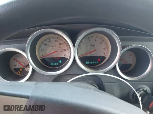 2005 Dodge Magnum SE z VIN 2D4FV48VX5H117187, wystawiony jako IAAI lot #41569678 z przebiegiem 138 600 mil mil oraz . Historia ofert i sprzedaży dostępna na DreamBid. Obrazek 7.