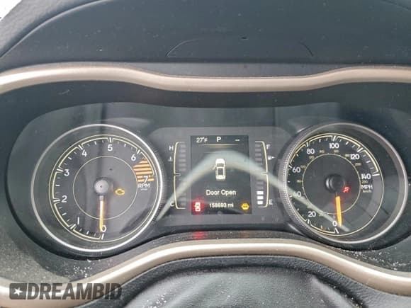 ✅ 2016 Jeep Cherokee Latitude • VIN: 1C4PJLCB0GW355767 • Лот: 95037345. Опубликован ранее на Copart с пробегом 158 693 миль. Бесплатный доступ к архиву аукционных продаж из США и подробный отчёт об истории автомобиля на DreamBid. Изображение 9.