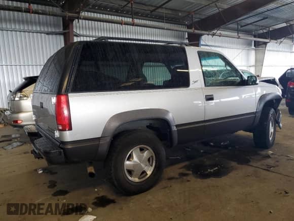 1996 Chevrolet Tahoe с VIN 3GNEK18R8TG153886, выставлен на аукционе Copart как лот 82260705 с пробегом 126 142 миль миль и Списание • Salvage title. История ставок и продаж доступна на DreamBid. Изображение 3.