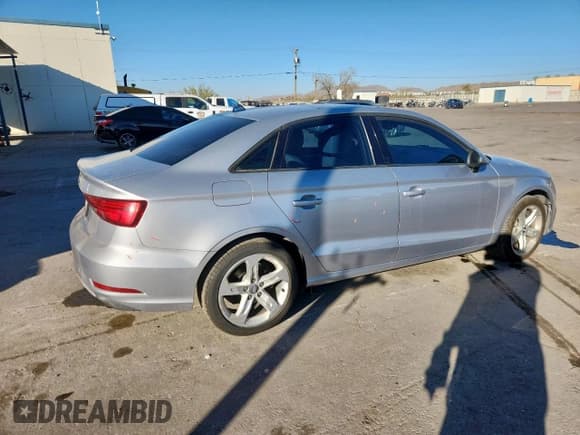 ✅ 2017 Audi A3 Premium • VIN: WAUAUGFF2H1053475 • Лот: 91998055. Опубликован ранее на Copart с пробегом 108 074 миль. Бесплатный доступ к архиву аукционных продаж из США и подробный отчёт об истории автомобиля на DreamBid. Изображение 3.