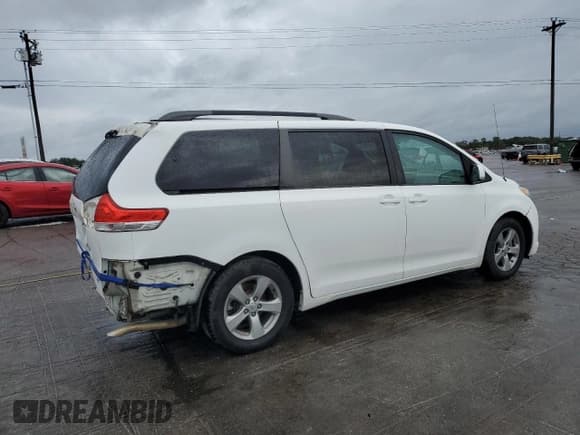 ✅ 2013 Toyota Sienna LE • VIN: 5TDKK3DC4DS343440 • Lot: 85775955. Listed on Copart with 181,115 mi. Free auction sales archive from the USA and detailed vehicle history report at DreamBid. Image 3.