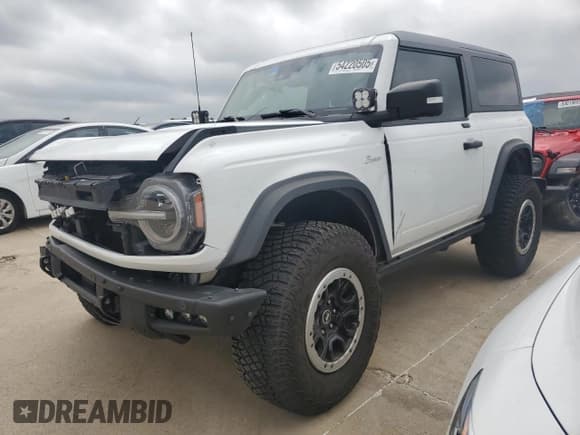 ✅ 2021 Ford Bronco • VIN: 1FMDE5CP3MLB04071 • Лот: 54220505. Опубликован ранее на Copart с пробегом 28 385 миль. Бесплатный доступ к архиву аукционных продаж из США и подробный отчёт об истории автомобиля на DreamBid. Изображение 1.