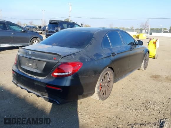 ✅ 2020 Mercedes-Benz E 63 S AMG • VIN: WDDZF8KB9LA748334 • Lot: 41318226. Wystawiony na IAAI z przebiegiem 43 135 mil. Bezpłatny archiwum sprzedaży aukcyjnych z USA i szczegółowy raport historii pojazdu na DreamBid. Zdjęcie 4.
