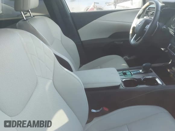 ✅ 2024 Lexus RX 350h Luxury • VIN: 2T2BBMCA0RC062138 • Лот: 43712555. Опубликован ранее на IAAI с пробегом 17 128 миль. Бесплатный доступ к архиву аукционных продаж из США и подробный отчёт об истории автомобиля на DreamBid. Изображение 5.