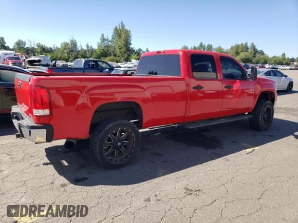 ✅ 2010 GMC Sierra 2500HD SLE • VIN: 1GT4K0B64AF110853 • Lot: 64827345. Listed on Copart with 200,720 mi. Free auction sales archive from the USA and detailed vehicle history report at DreamBid. Image 3.